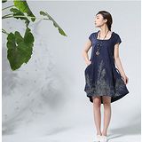 【Maya 名媛】 藏青色 (M~XL) 自然棉麻 印象派質感印圖 背面綁帶調整連身洋裝