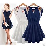 【韓系女衫】(S~XL) 白/藍-2色 歐美大牌風格 小毛圈綿料 修身顯腰連身小圓裙洋裝