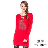 【慕彼】圓領亮片小熊套頭長版毛衣-紅