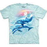 『摩達客』美國進口【The Mountain】自然純棉系列 海豚日落設計T恤 (預購)